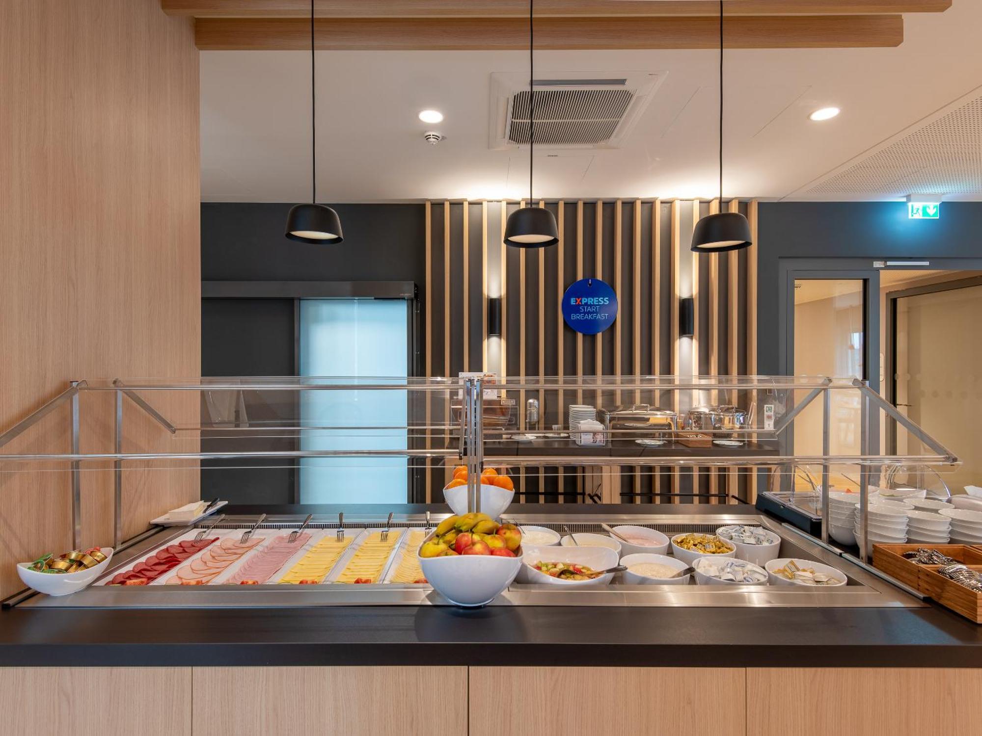 Holiday Inn Express Heilbronn By Ihg Exterior photo
